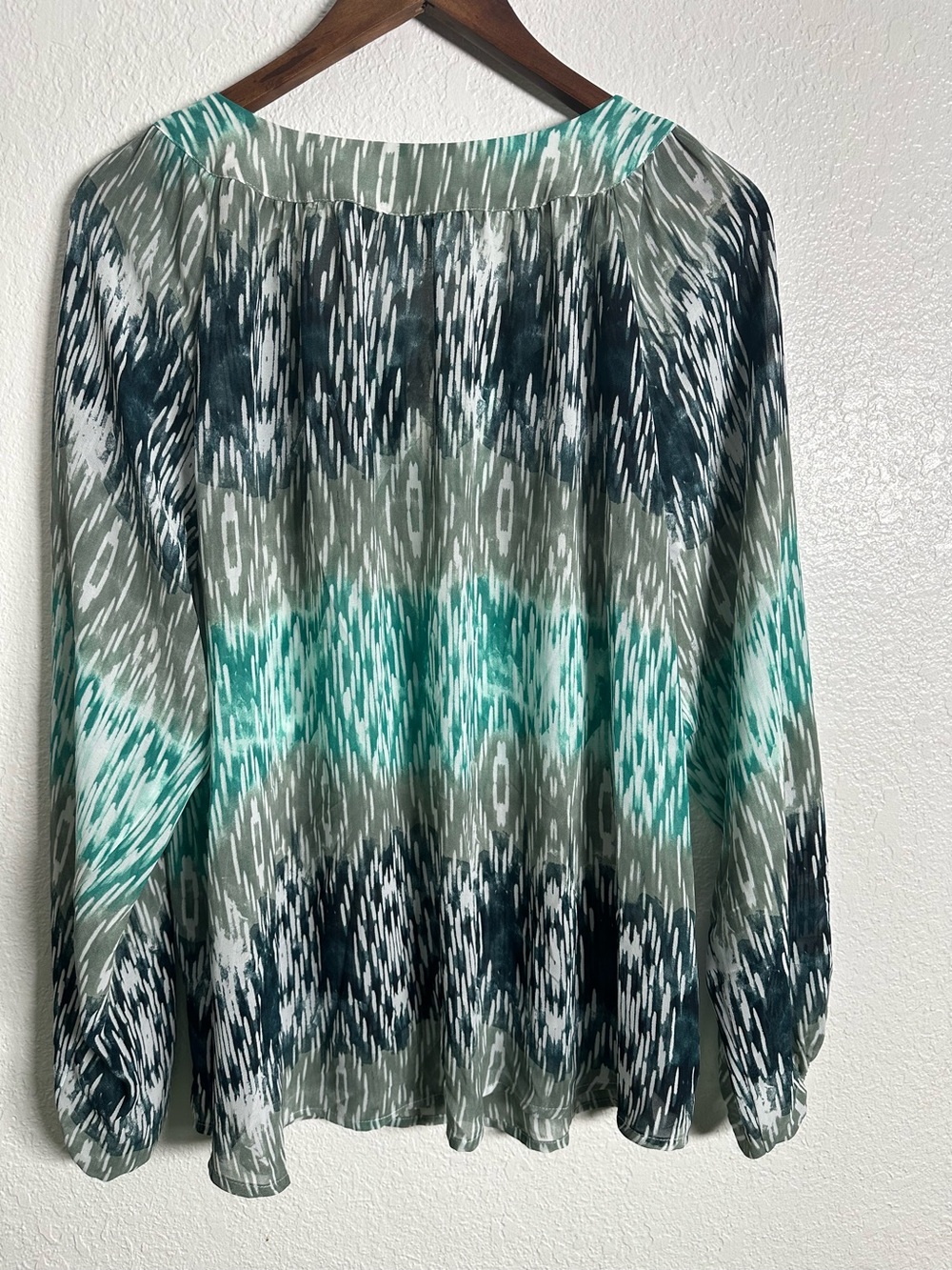 Ariat Women’s Multicolored Long-Sleeve Blouse Size XL - Picture 2 of 7